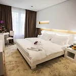 Prestige 4*