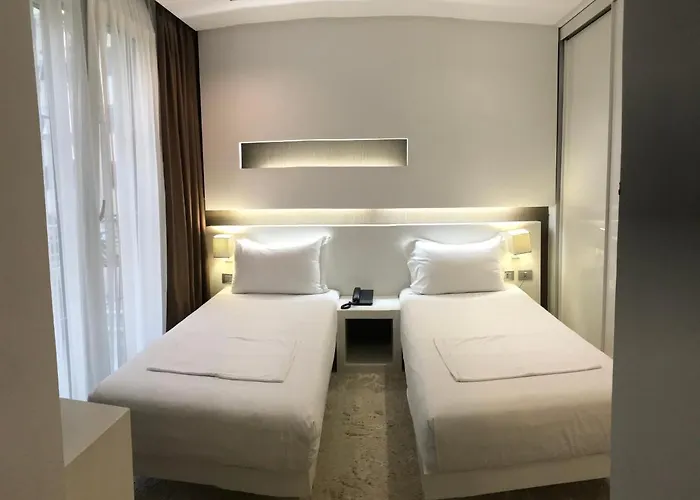 Prestige Hotel 4*